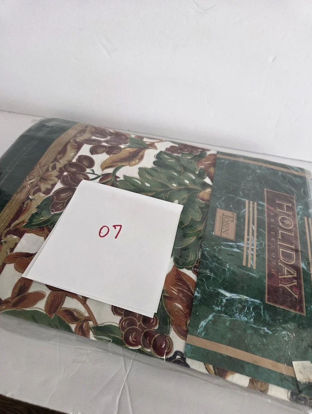 Tobin  Holiday Tablecloth Acorns &berries Sz.60×84in.oblong